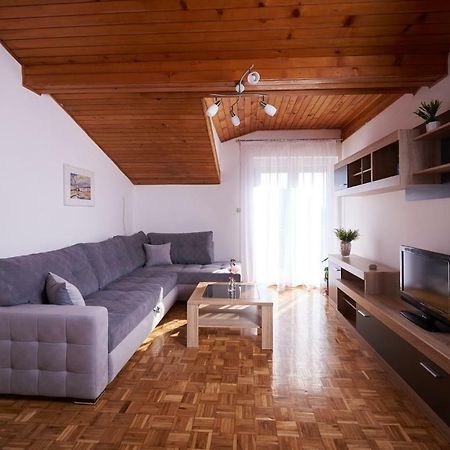 Apartments Lara Стобрек Экстерьер фото