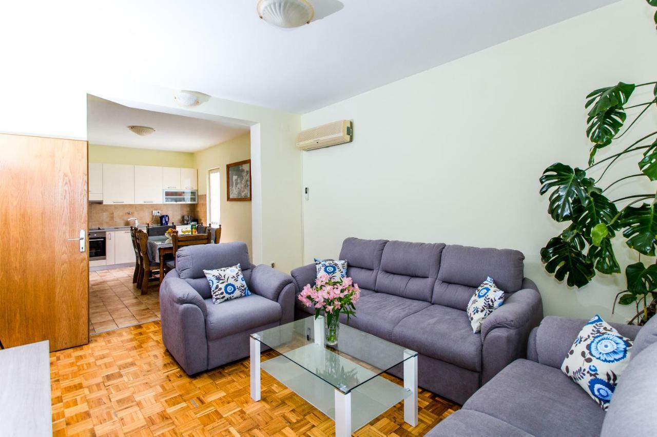 Apartments Lara Стобрек Экстерьер фото