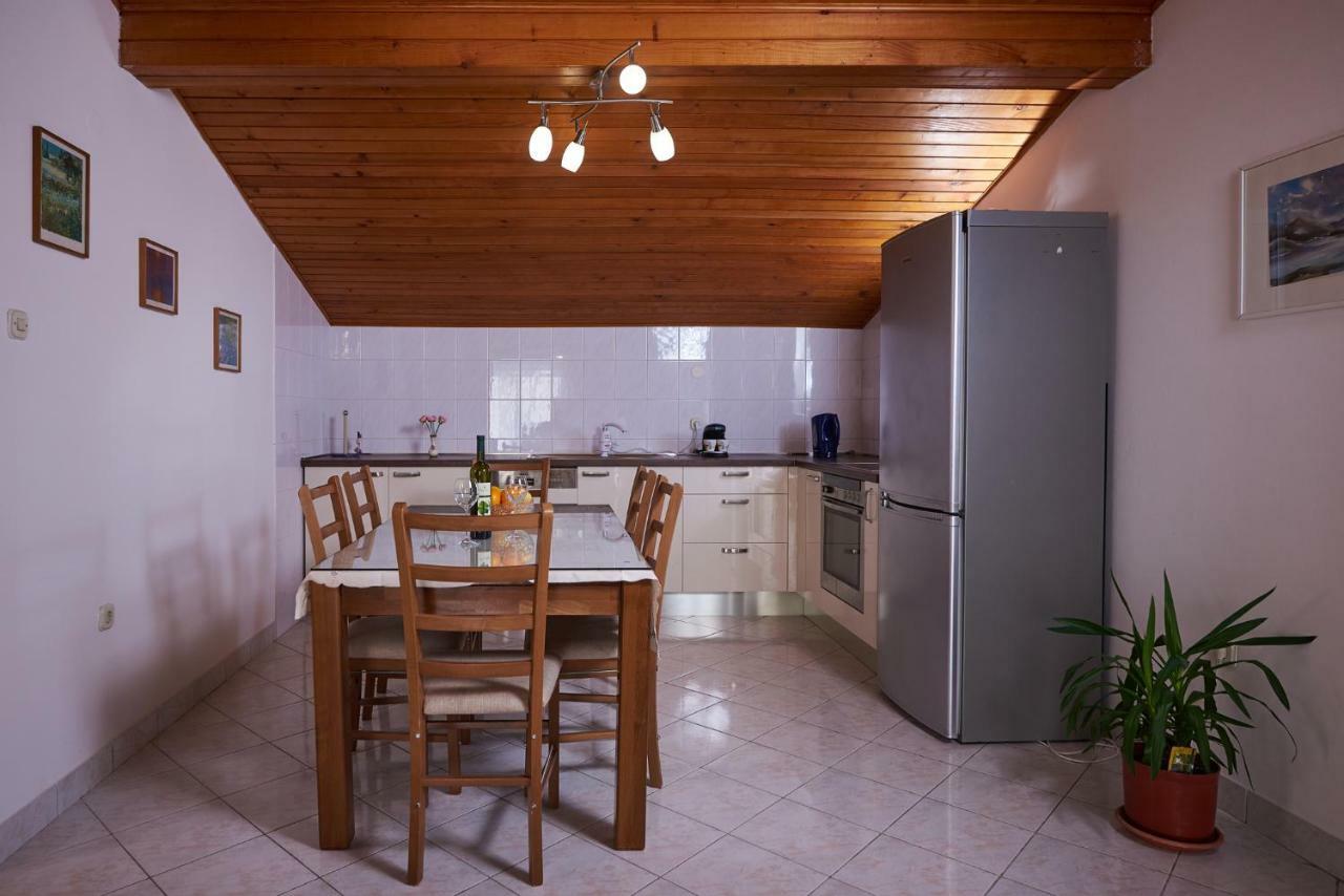 Apartments Lara Стобрек Экстерьер фото