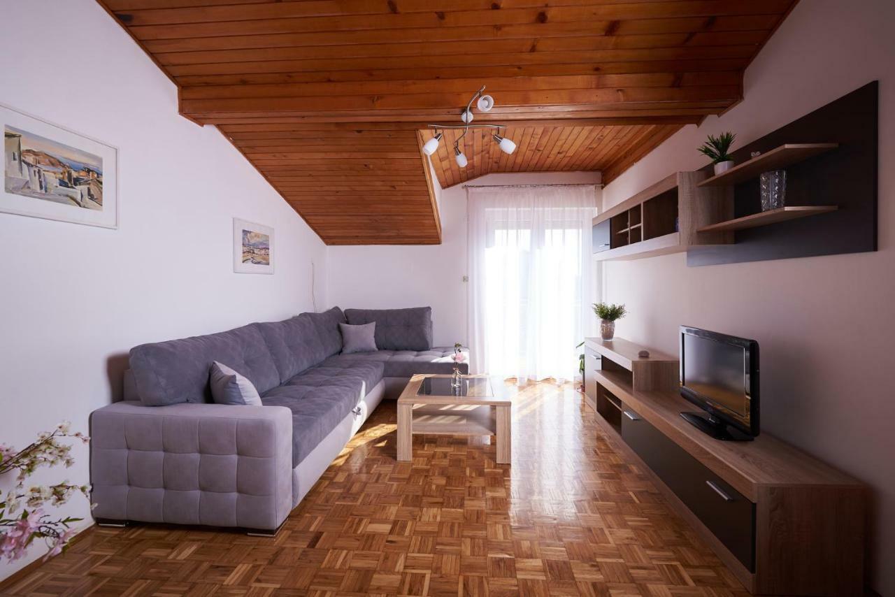 Apartments Lara Стобрек Экстерьер фото