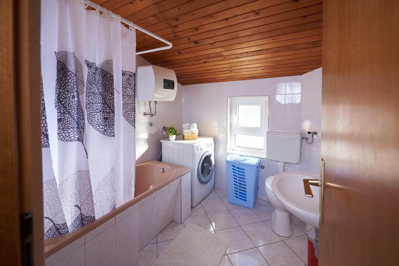 Apartments Lara Стобрек Экстерьер фото