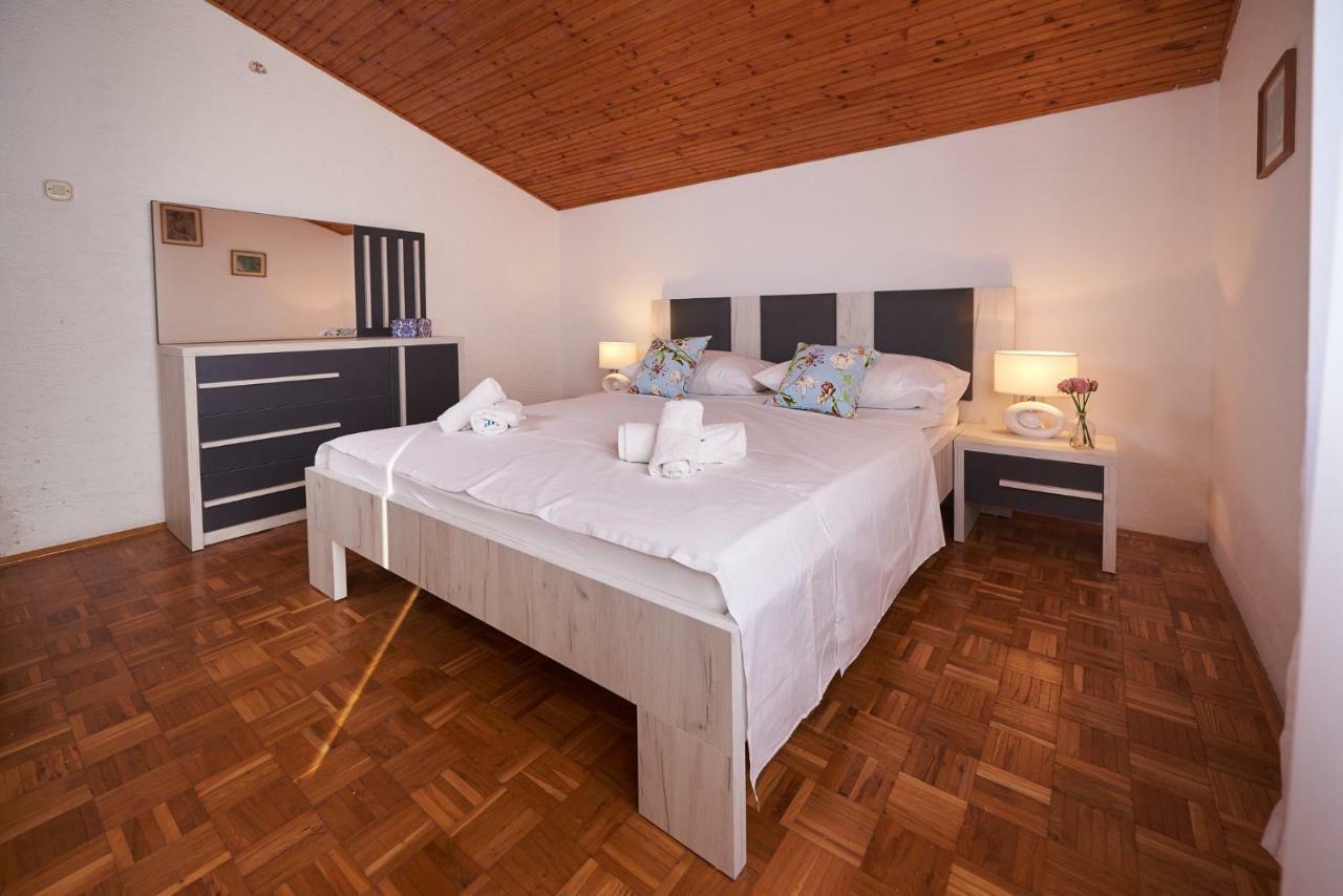 Apartments Lara Стобрек Экстерьер фото