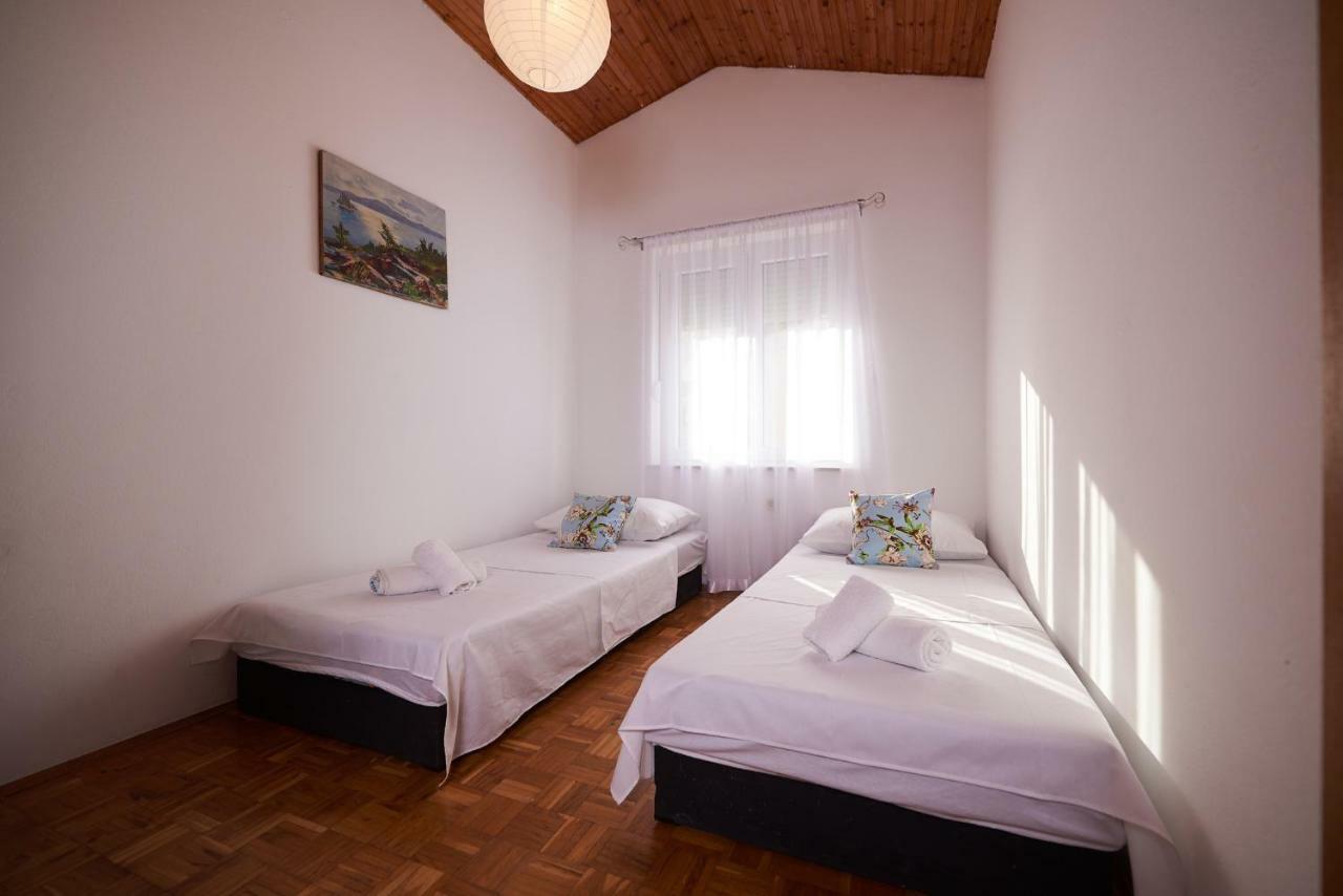 Apartments Lara Стобрек Экстерьер фото
