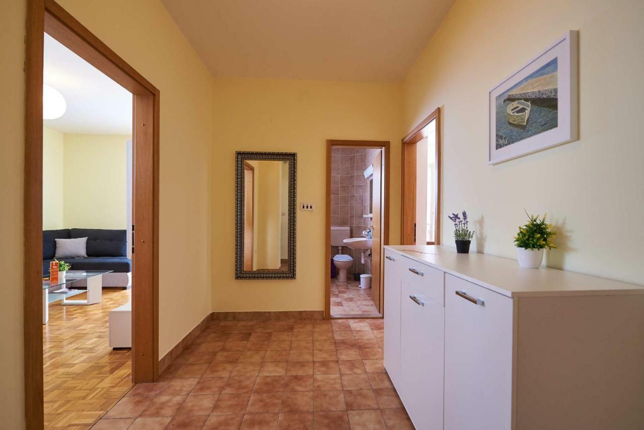 Apartments Lara Стобрек Экстерьер фото