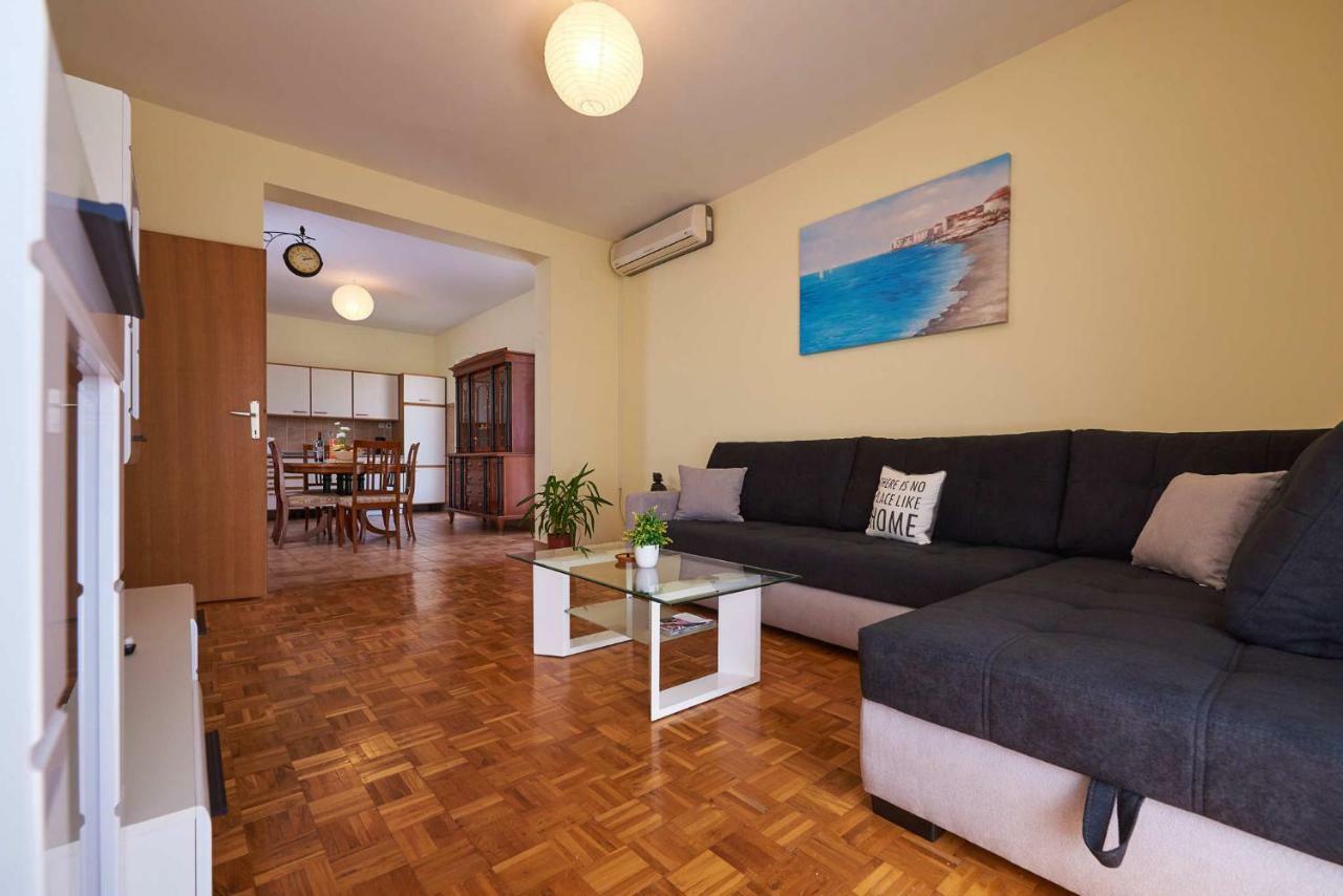 Apartments Lara Стобрек Экстерьер фото