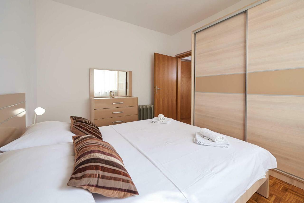 Apartments Lara Стобрек Экстерьер фото