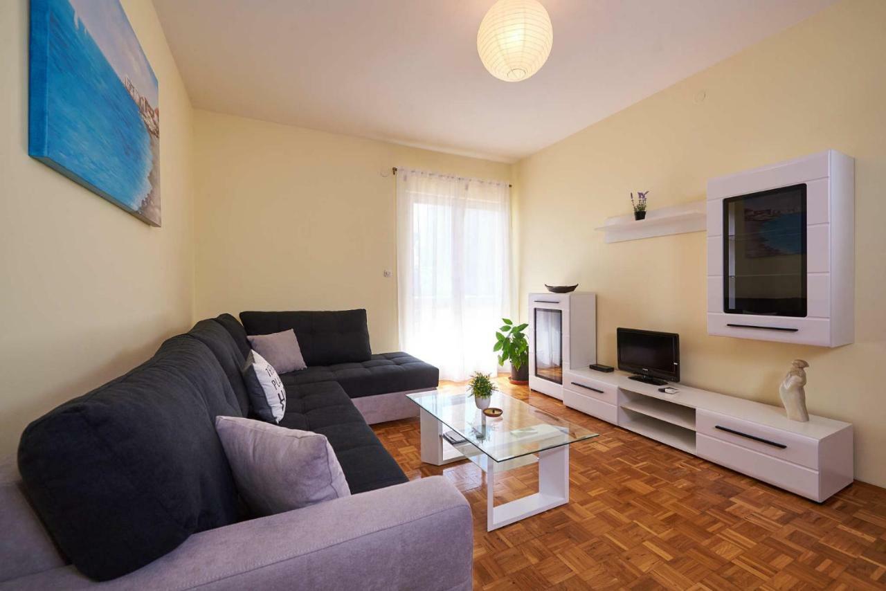 Apartments Lara Стобрек Экстерьер фото