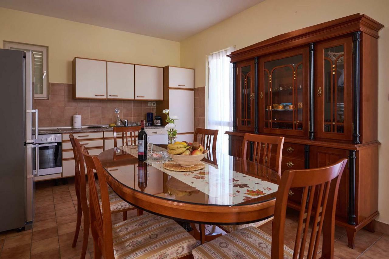Apartments Lara Стобрек Экстерьер фото