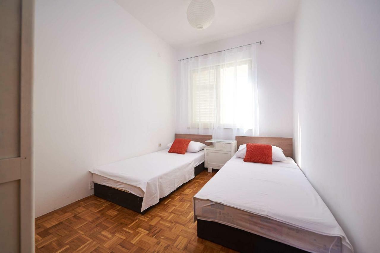Apartments Lara Стобрек Экстерьер фото