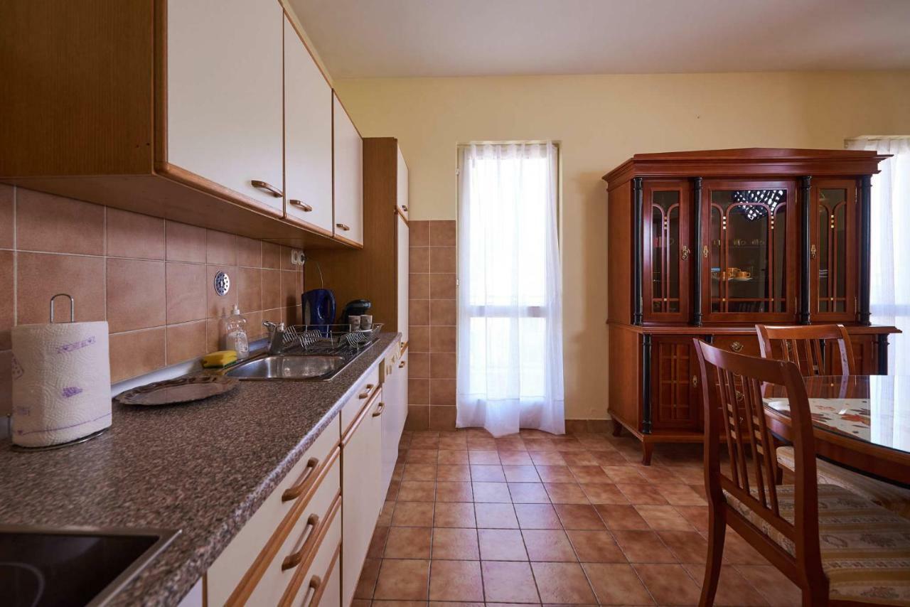 Apartments Lara Стобрек Экстерьер фото