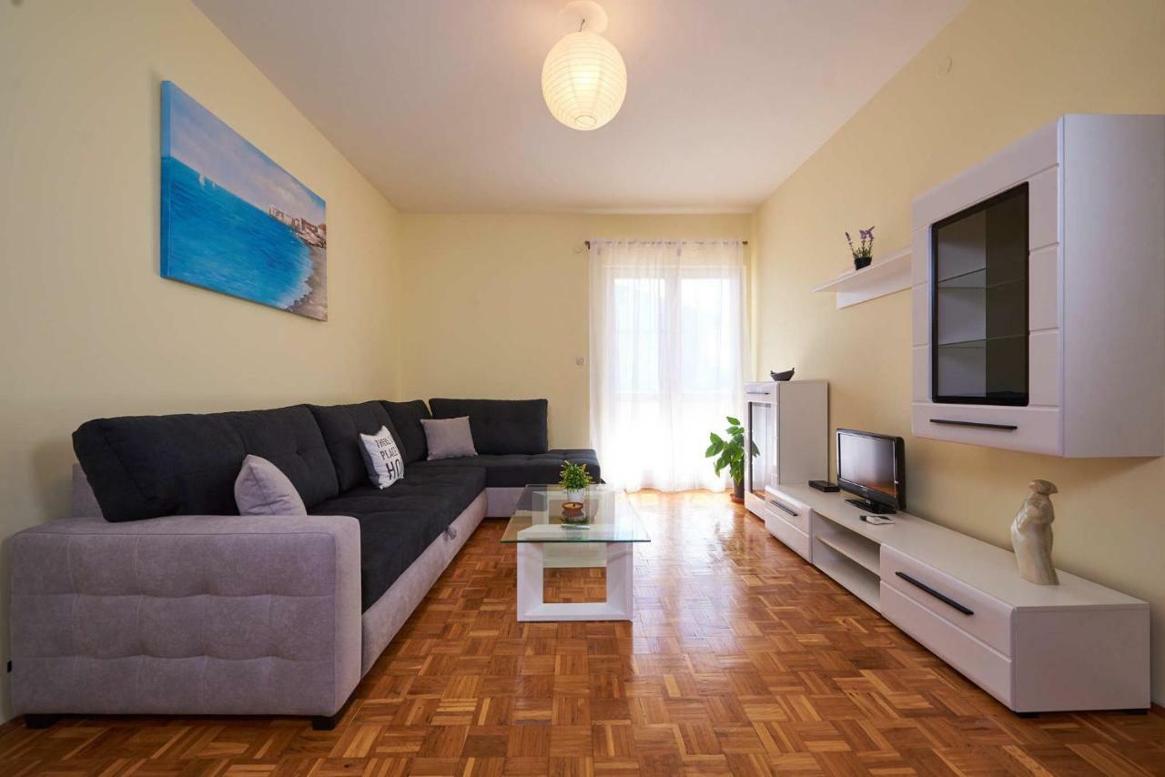 Apartments Lara Стобрек Экстерьер фото